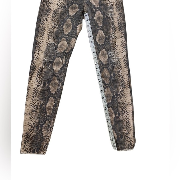 Python Print Skinny Jeans - Picture 7 of 14